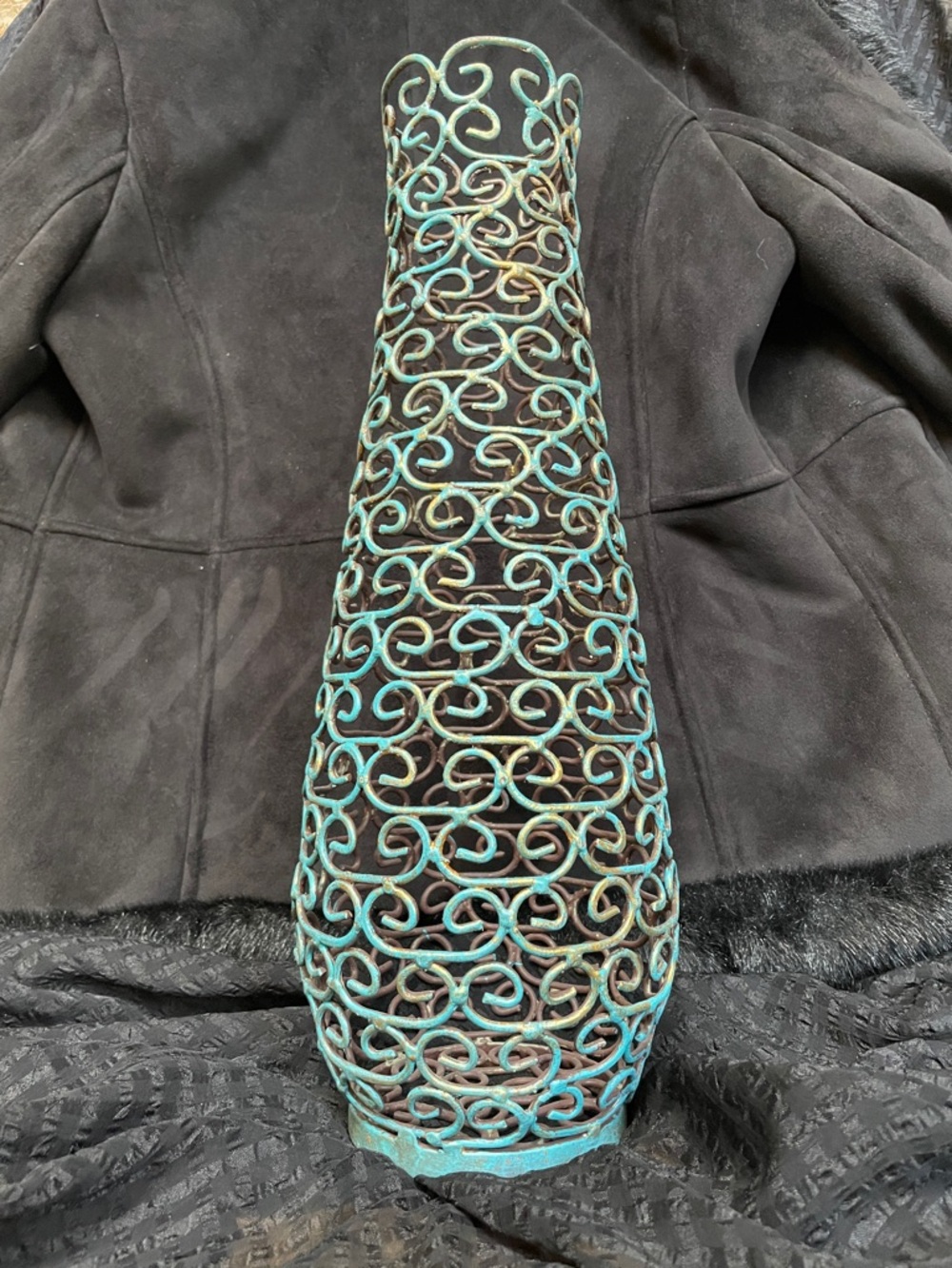 🌹Turquoise & Gold finish Scrollwork Metal Iron Decorative Vase - Picture 5 of 8